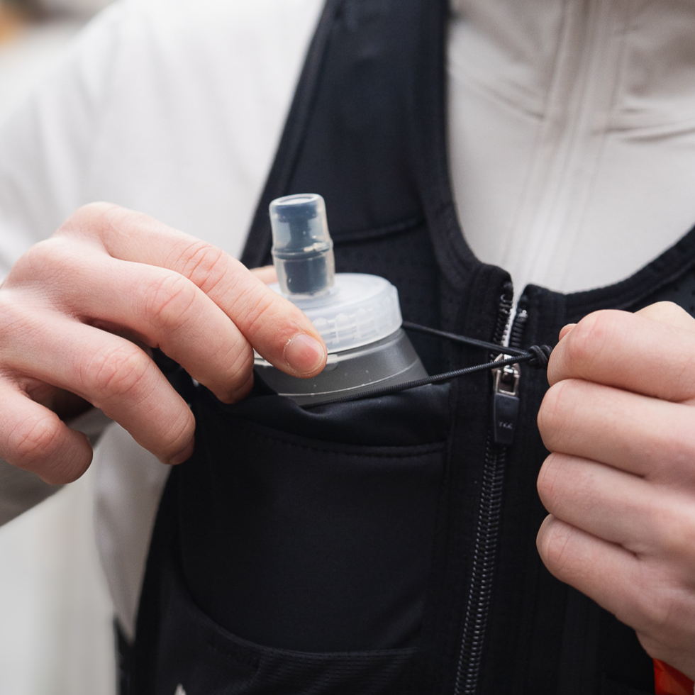 Bottle Pocket mit elastischem Flaschenhalter